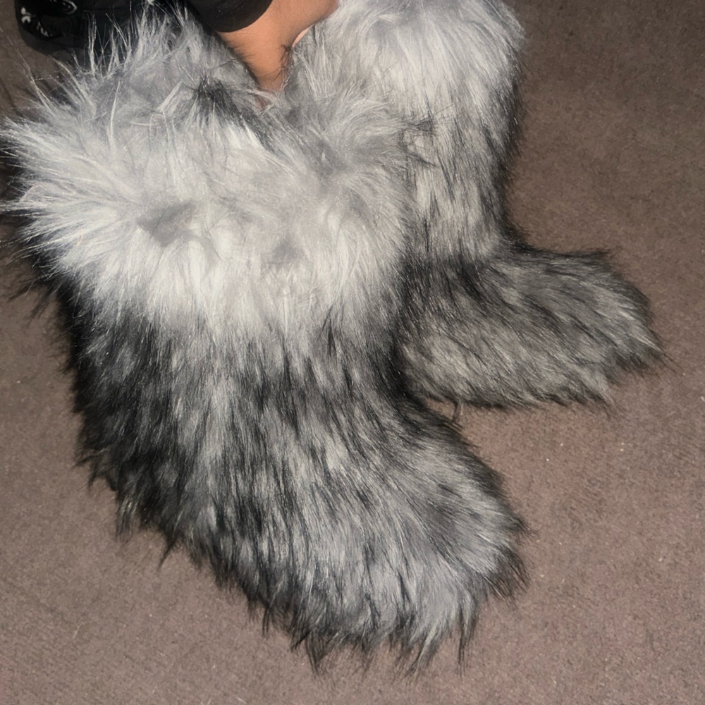 Amazon Gray Women's Winter Boots - Picture 4 of 4